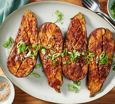 Geroosterde aubergine met miso en honing