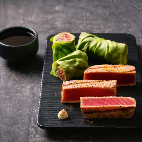 Tonijnsteaks met slarolletjes