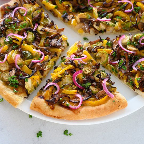 Teriyakipizza met paddenstoelen, paprika en spruitjes