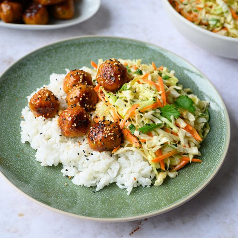 Tsukune (Japanse gehaktballetjes) met coleslaw