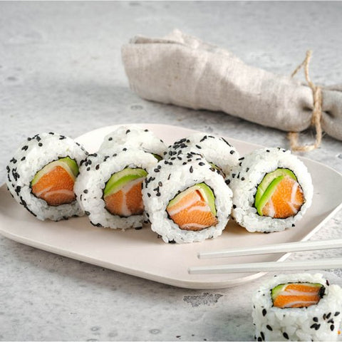 Uramaki met zalm en avocado